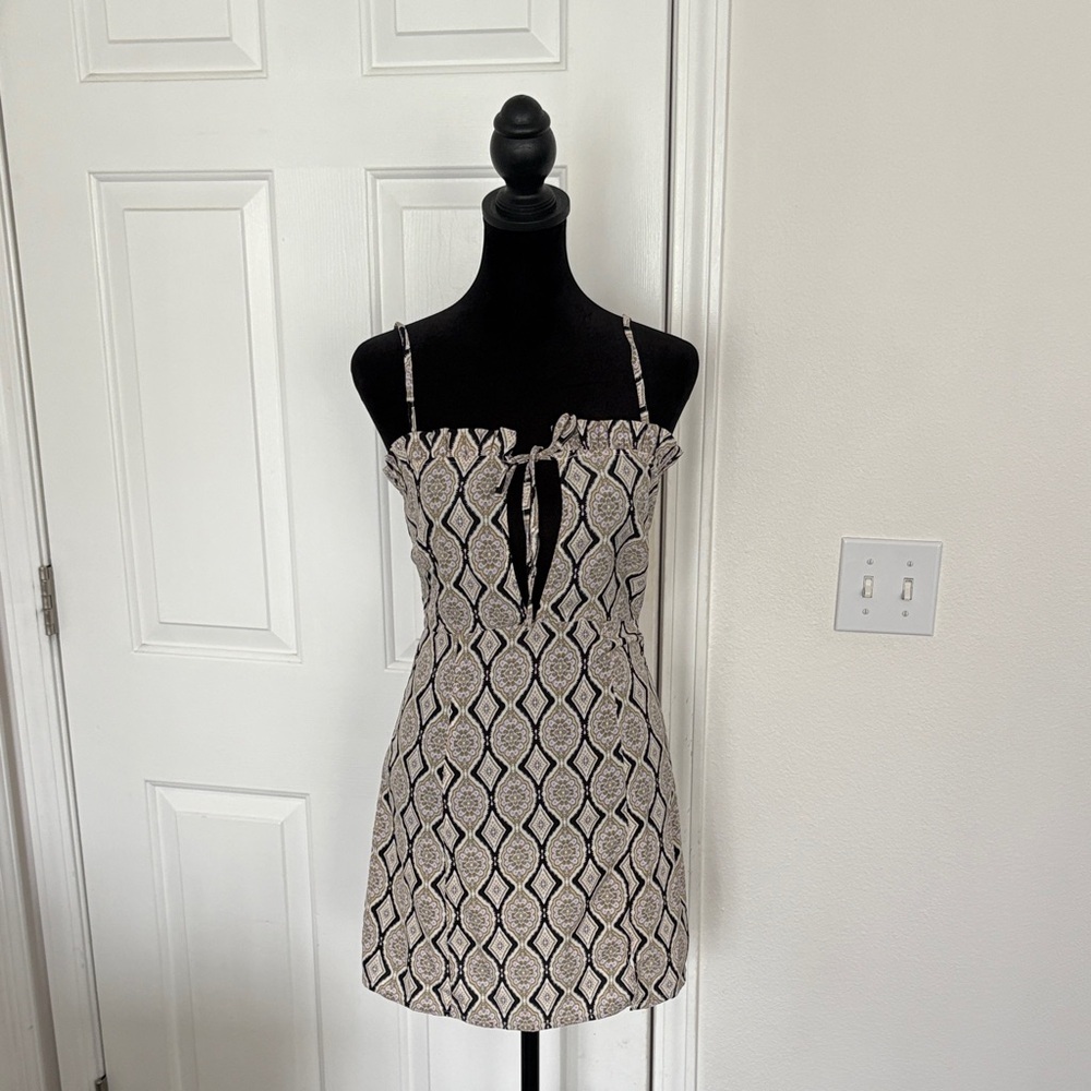 Boohoo NWOT Paisley Printed Tie Front Mini Dress